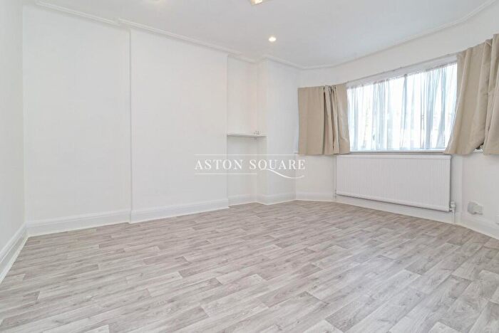 5 Bedroom Detached House To Rent In Ambrose Avenue, London, NW11