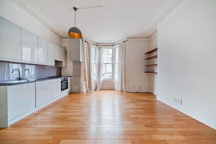 1 Bedroom Flat For Sale In Beresford Road, Highbury, N5