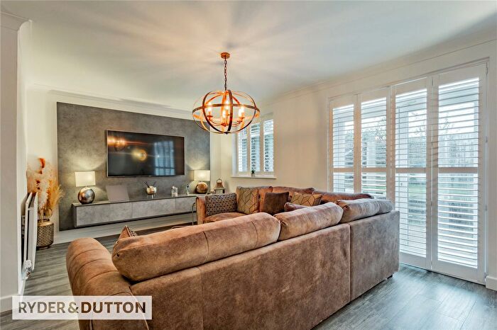 4 Bedroom Semi-detached House For Sale In Albert Street, Chadderton, Oldham, OL9