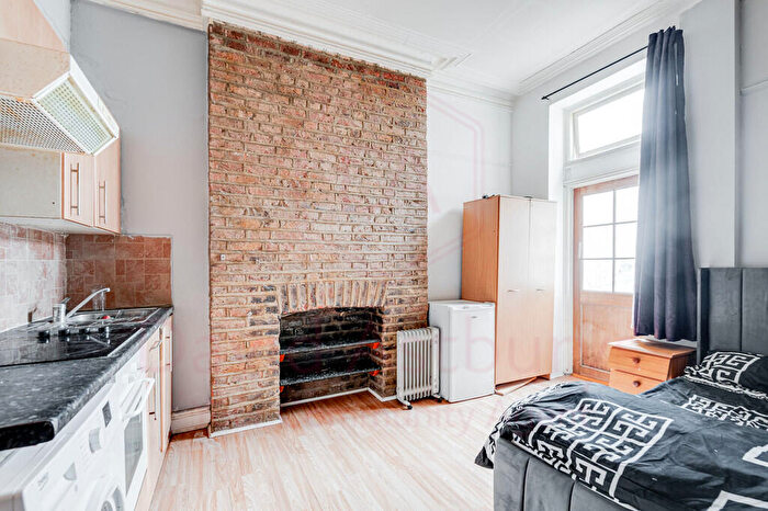 Apartment To Rent In Mazenod Avenue, West Hampstead, London, NW6