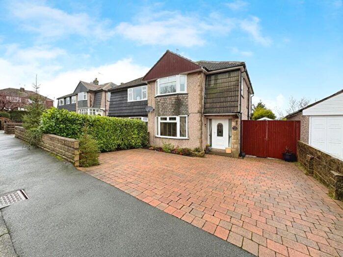 3 Bedroom Semi Detached House For Sale In Birchlands Grove, Wilsden, BD15