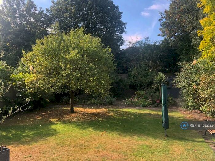 3 Bedroom End Of Terrace House To Rent In London, London, SE12