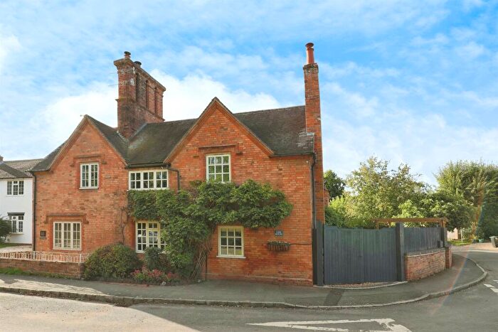 3 Bedroom Character Property For Sale In Church Street, Hampton Lucy, Warwick, CV35