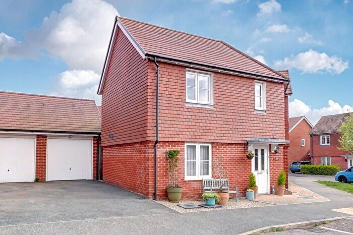 4 Bedroom Semi-Detached House For Sale In Kensington Way, Polegate, BN26
