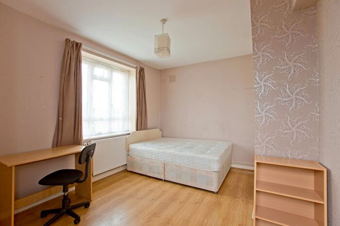 3 Bedroom Flat To Rent In Hilldrop Estate, London, N7
