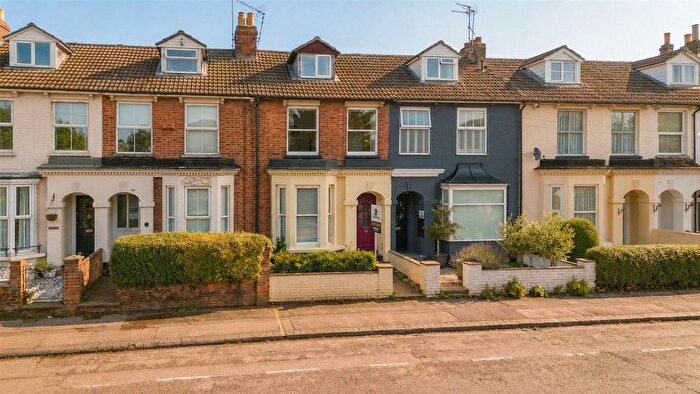 4 Bedroom Terraced House For Sale In Tring Road, Aylesbury, HP20