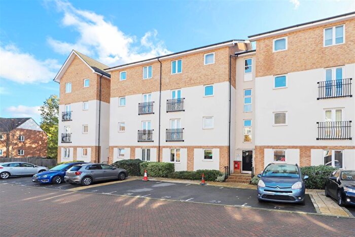 2 Bedroom Flat To Rent In Itea Court, Uxbridge, UB8