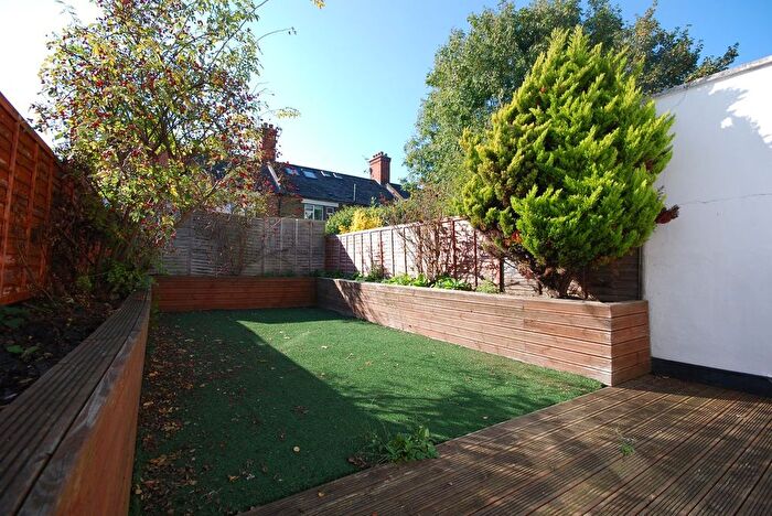 2 Bedroom Flat To Rent In Lucien Road, Tooting Bec, SW17