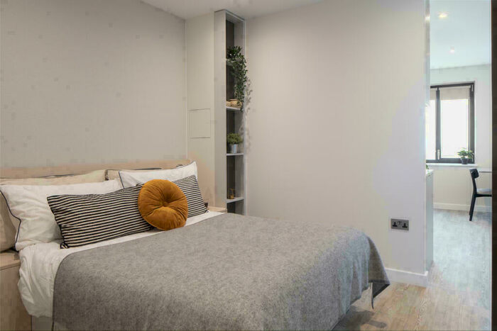 Studio To Rent In College Road, East Croydon, London, CR0