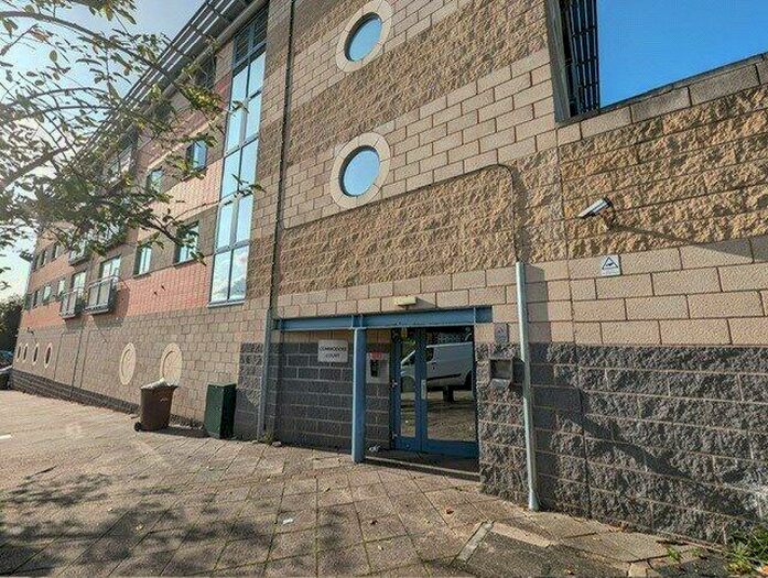 2 Bedroom Flat For Sale In Commodore Court, Bar Lane, Nottingham, Nottinghamshire, NG8