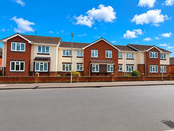 1 Bedroom Apartment For Sale In Clarence Road, Fleet, GU51