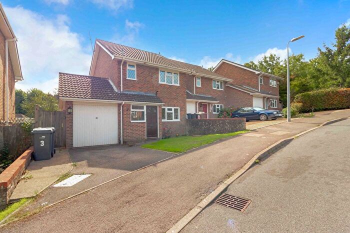 3 Bedroom Link Detached House For Sale In Princes Close, Uckfield, TN22