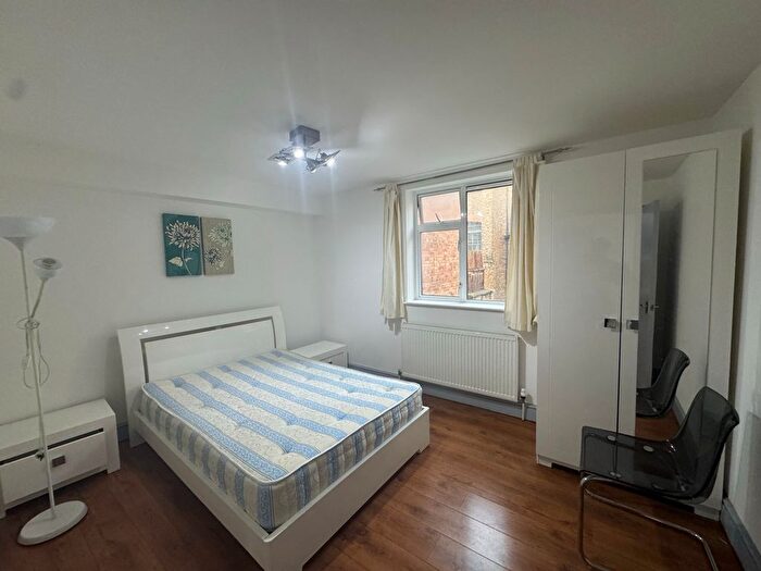 2 Bedroom Flat To Rent In Redchurch Street, London, E2