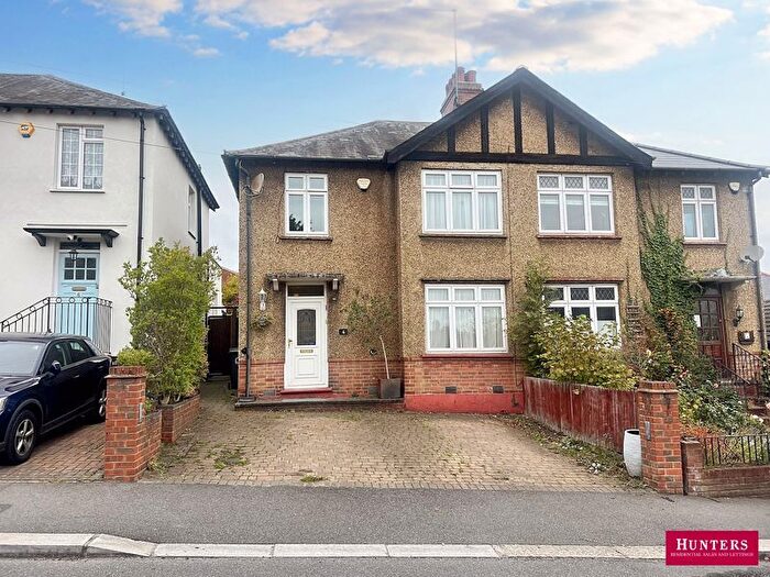 3 Bedroom Semi-detached House For Sale In Cranbrook Road, East Barnet, EN4