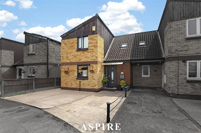 5 Bedroom Semi-Detached House For Sale In **Refurbished - / Bedroom** Snowdonia Close, Basildon, SS13