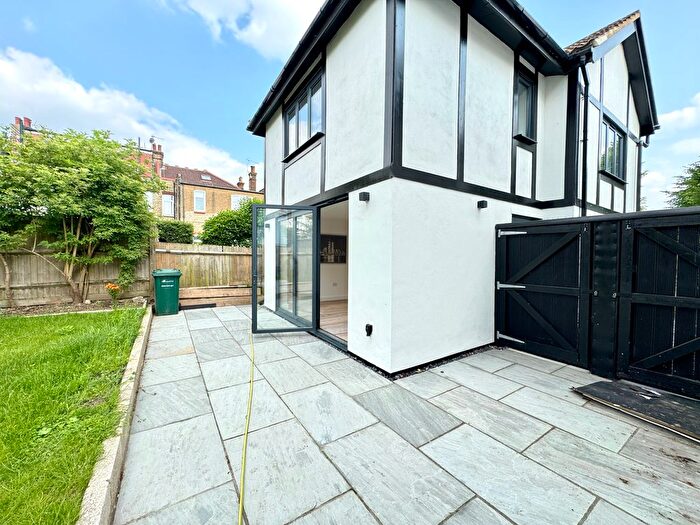 2 Bedroom Detached House To Rent In Queens Avenue, London, N3
