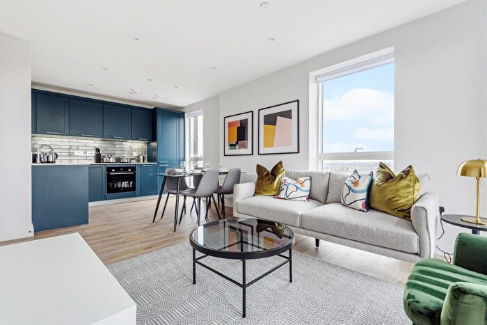 2 Bedroom Apartment To Rent In Carraway Street, Reading, RG1