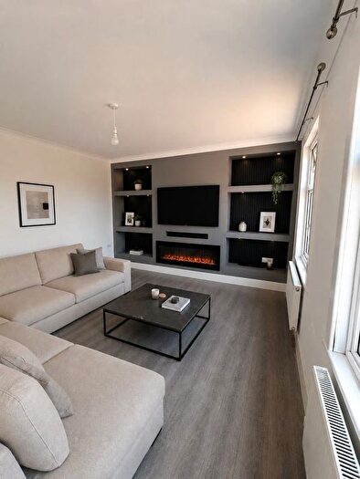 3 Bedroom Flat To Rent In Laleham Road, Staines-Upon-Thames, Surrey, TW18
