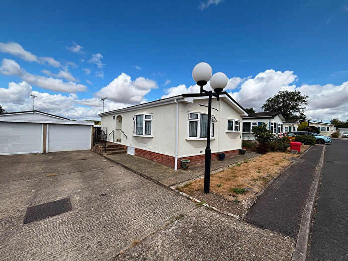 2 Bedroom Park Home For Sale In Lovely Home On One Of Our Most Popular Parks, RG42