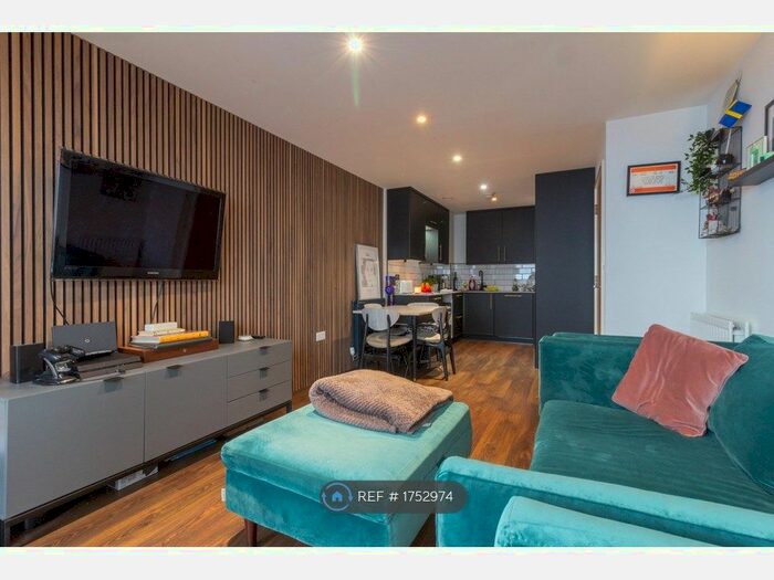 1 Bedroom Flat To Rent In Royal Carriage Mews, London, SE18