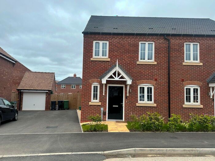 3 Bedroom Semi-Detached House To Rent In The Ridgeway, Stratford-Upon-Avon, CV37