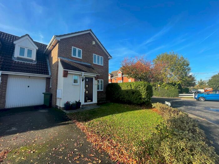 3 Bedroom House To Rent In Holly Bank, Langdon Hills, Basildon, SS16