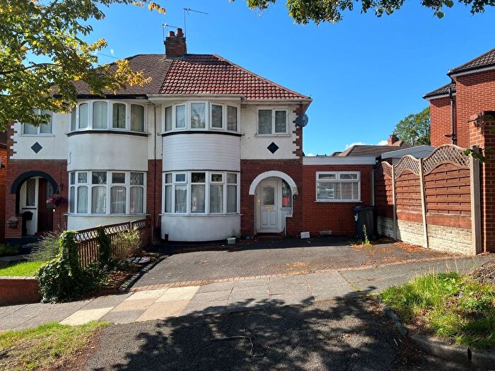 3 Bedroom Semi-Detached House For Sale In Bayford Avenue, Sheldon, Birmingham, B26