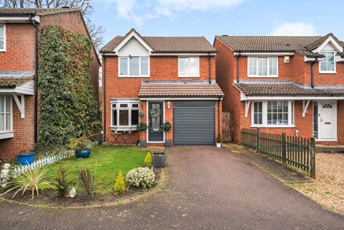 3 Bedroom Detached House For Sale In Sullivan Close, Shefford, SG17