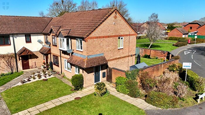 3 Bedroom End Of Terrace House For Sale In Rickard Close, Aylesbury, HP21