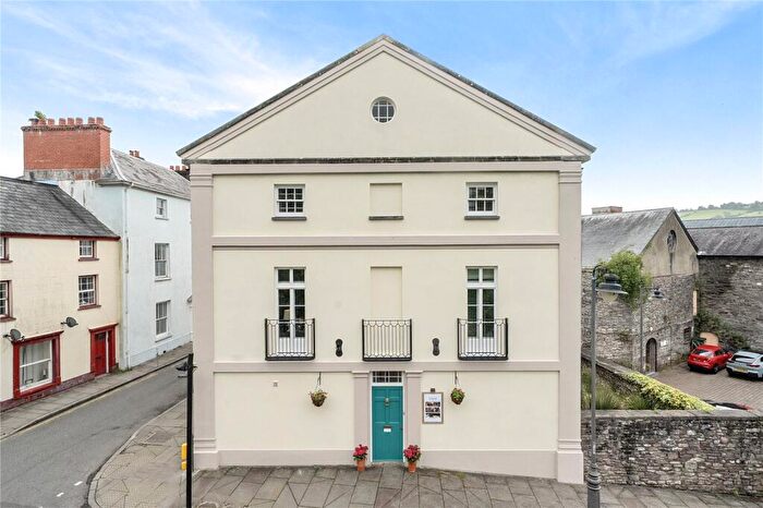 4 Bedroom End Of Terrace House For Sale In Castle Street, Brecon, Powys, LD3