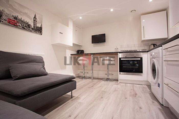 2 Bedroom Flat To Rent In Newington Butts, London, SE11