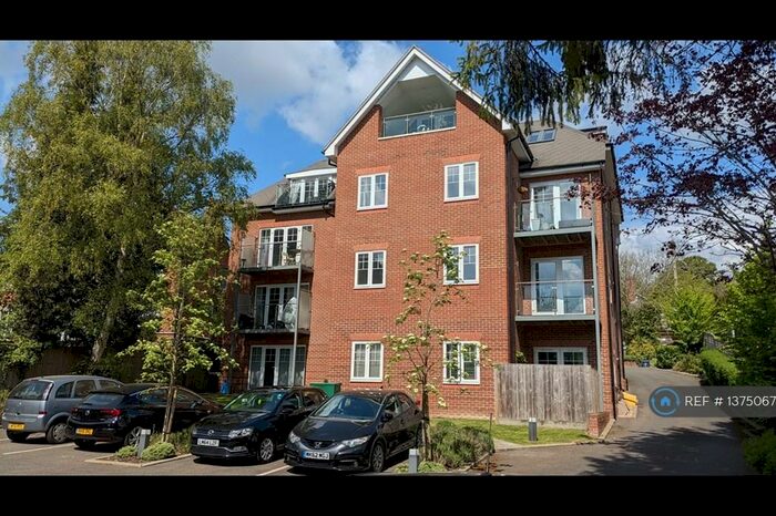 2 Bedroom Flat To Rent In Strata House, High Wycombe, HP12