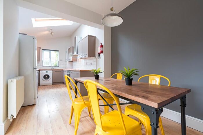 6 Bedroom Terraced House To Rent In Cycle Road, Nottingham, NG7