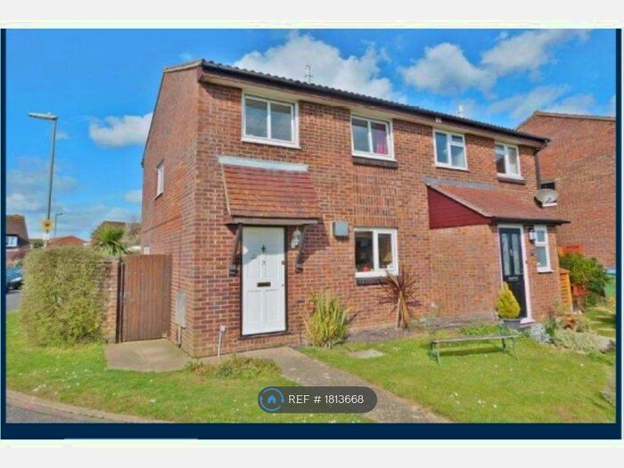 3 Bedroom Semi-Detached House To Rent In Conqueror Way, Fareham, PO14