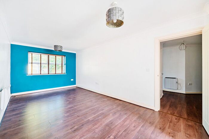 2 Bedroom Flat For Sale In International Way, Sunbury-On-Thames, TW16