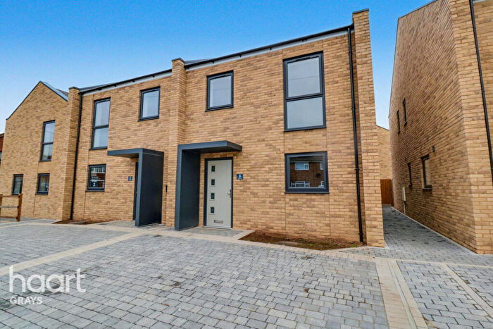 3 Bedroom Semi Detached House For Sale In Grosvenor Road, Orsett, RM16