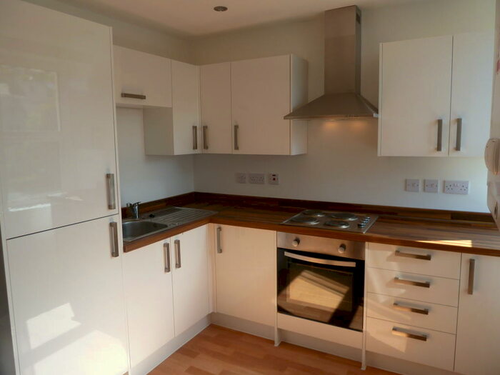 3 Bedroom Property To Rent In Ermington Terrace, Flat, PL4