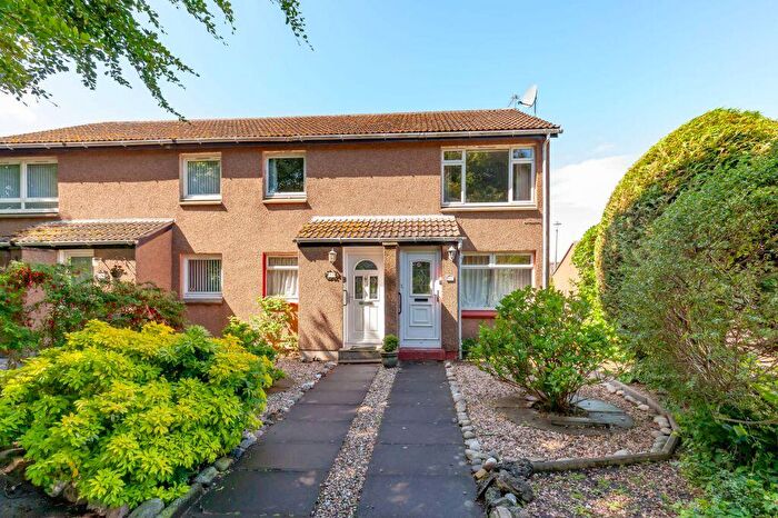2 Bedroom Flat For Sale In Gyle Park Gardens, Edinburgh, EH12