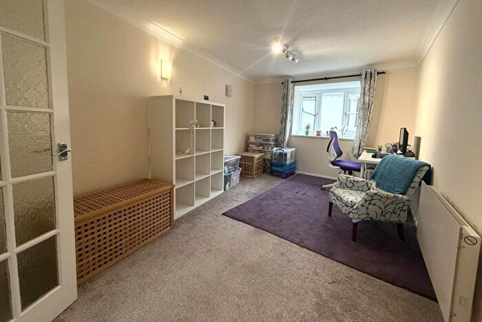 1 Bedroom Flat To Rent In Single Occupants Only. Florence Road, Southsea Part Furnished, PO5