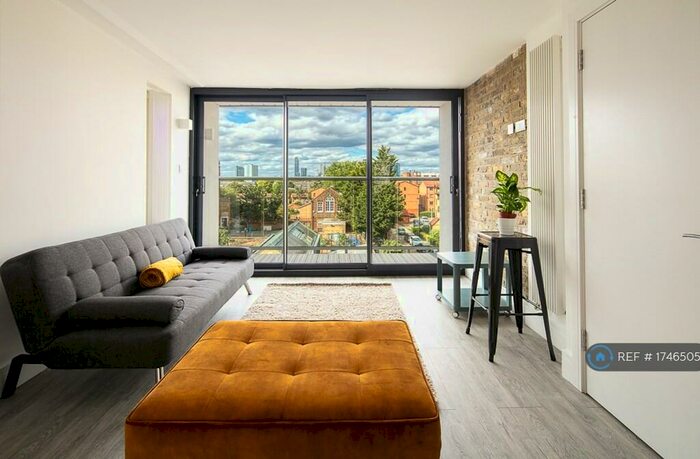 2 Bedroom Flat To Rent In New Cross Road, London, SE14