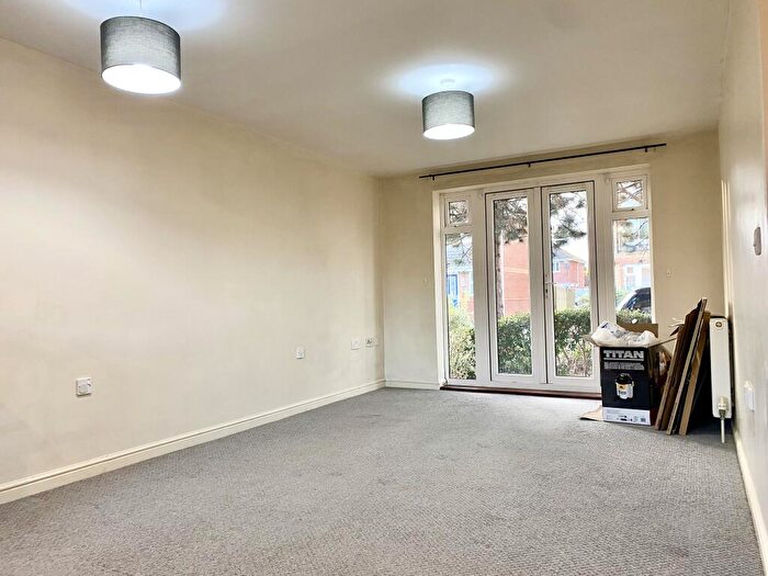 2 Bedroom Flat To Rent In Drum Road, Eastleigh, SO50