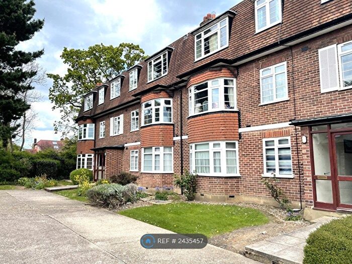 2 Bedroom Flat To Rent In Rosebank Close, London, N12