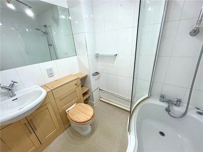 1 Bedroom Flat To Rent In Calcott Park, Yateley, GU46