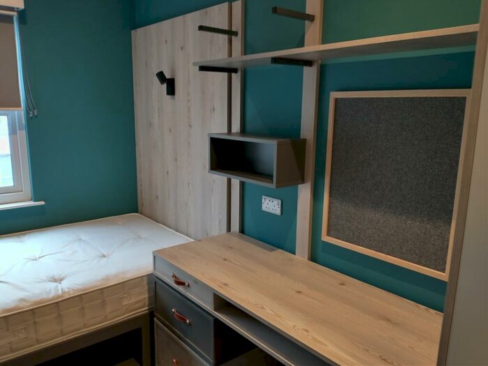 Apartment To Rent In Emporium, B5