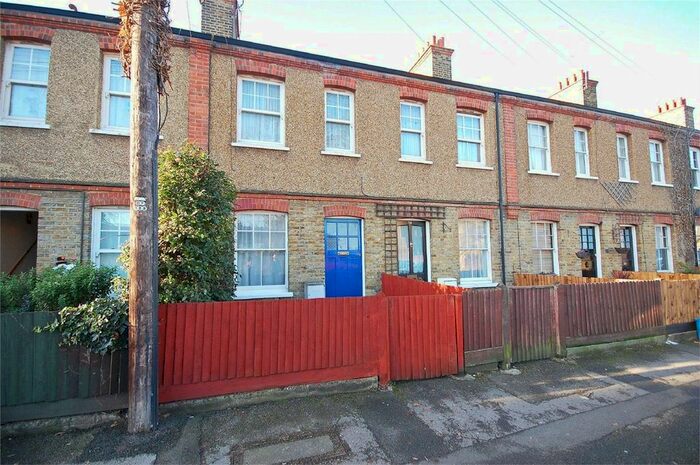 2 Bedroom Flat To Rent In Rosehill, Hampton, TW12