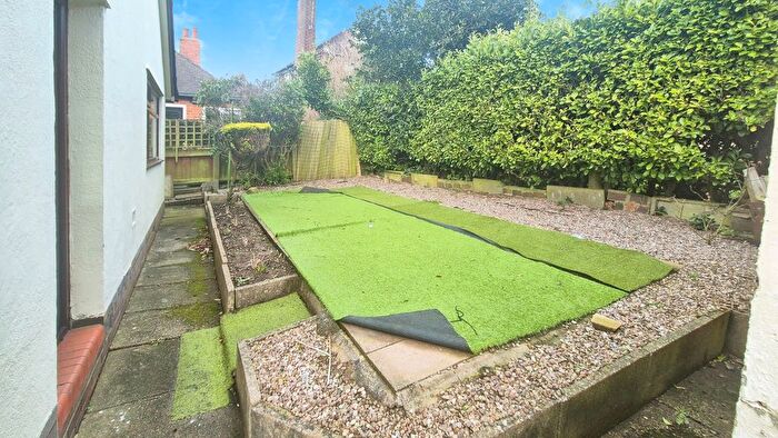 2 Bedroom Bungalow For Sale In Kingsfield Oval, Basford, Stoke-On-Trent, ST4