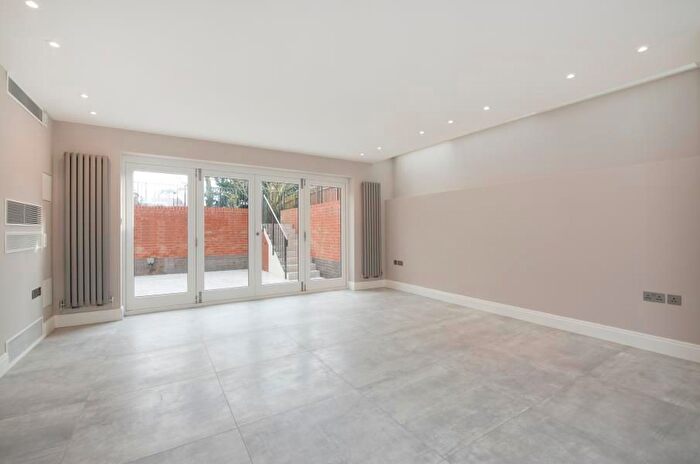 2 Bedroom Flat To Rent In Lyndhurst Road, Hampstead, NW3