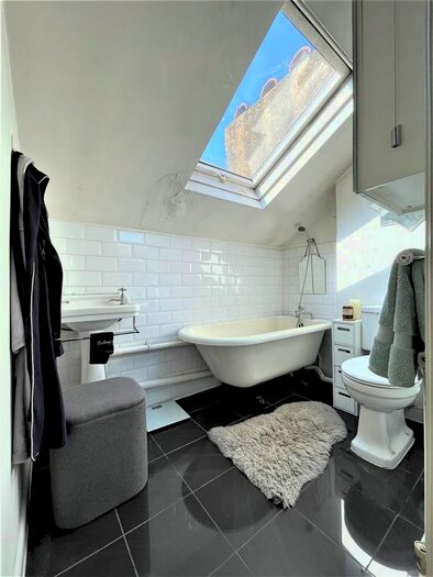 1 Bedroom Flat To Rent In Sutherland Avenue, Little Venice, London, W9