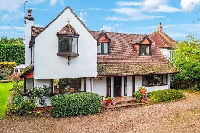 4 Bedroom Detached House For Sale In Bisham Road, Marlow, Berkshire, SL7