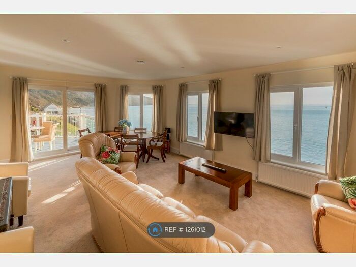 3 Bedroom Flat To Rent In The Beach, Totland Bay PO39